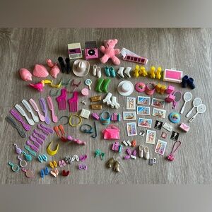 Lot of Barbie Accesories